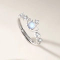 Silberner Partnerring mit blauem Mondstein-Zentrum und funkelnden kleinen Zirkonia-Steinen - Damenstil (4978494327638)