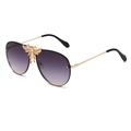 Gafas de sol aviador doradas con lentes degradadas lila y detalle de abeja metálica - Montura dorada con lentes degradadas grises