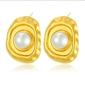 Golden stud earrings with hammered texture and white round pearls in a vintage style - Vintage Hammered Pearl Stud