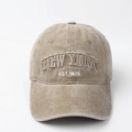Berretto da baseball vintage in cotone lavato kaki con ricamo New York in rilievo 3D - Cachi