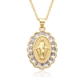 Collier avec pendentif ovale Vierge Marie doré et oxydes de zirconium sur fond blanc - Ovale Vierge Relief Strass (c257)