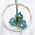 Floral hair claw clip in gradient blue and amber resin for elegant summer hairstyling - Blue (Hollow Triangle Flower)