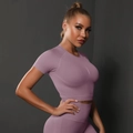 Vue détaillée du tissu violet extensible sans couture sur l'ensemble de yoga pour femmes - Mauve Clair