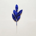 Dettaglio del ramo di pino artificiale blu glitterato per decorazioni natalizie - Blu Zaffiro
