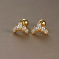 Gros plan de boucles d'oreilles couronne dorées avec zircons et fermoir à vis détaillé - E1360-4 Or (Couronne) / Pack de 1 paire