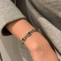 Geflochtenes Hip-Hop Armreif in Silber-Optik mit vintage blauen Edelstein-Akzenten - Blauer Edelstein Anhänger