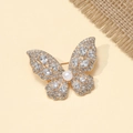 Elegante spilla a farfalla dorata con diamanti brillanti e perla centrale - Farfalla a 12 Diamanti / Oro