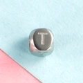 Perle cube en acier inoxydable argenté avec lettre T gravée pour bijoux de mode - Lettre T