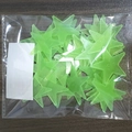 Sticker murali stelle verdi luminose in confezione di plastica con biadesivo incluso - 50 Pezzi / 3.8cm/Luminoso / Verde