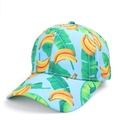 Detail der hellblauen Baseballkappe mit tropischem Bananen- und Palmenblattmuster - Verstellbar / Banane-Blau