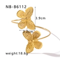 Dettaglio bracciale farfalla dorata con dimensioni 3,9cm x 3,2cm e un peso di 18,6g - Doppia Farfalla Dorata (NB-B6112) / Oro 18K