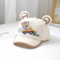 Dettaglio del cappellino bimbo con orecchie da orso 3D e toppa in gomma con orsetto - 48cm (6 Mesi-2 Anni) / Bianco Sporco