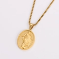 Nahaufnahme der goldenen Edelstahl-Boxkette mit ovalem Vintage-Relief-Porträtanhänger - Mit Kette / Gold