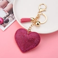 Detalle de llavero de corazón rosa con diamantes de imitación, borla y herrajes dorados - Llavero + Corazón + Borla Pequeña / Rosa Roja