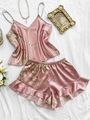 Pyjama en satin rose à fleurs avec caraco décolleté en V et short à volants pour femme - Cerise Rose