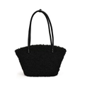 Detailopname van zwarte fleece tas met lamswol textuur en lederen handgrepen - Zwart
