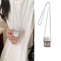 Dettaglio della trama in metallo argentato intrecciato su una mini collana a tracolla - Stile Mini Borsa Intrecciata Argento (5#)