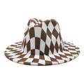 Dettaglio macro del cappello fedora in lana a scacchi marrone e bianco con motivo a rombi - M (56-58cm) / Griglia Caffè e Bianca