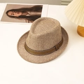 Dettaglio del cappello Fedora in lino traspirante con elegante nastro a righe gialle e nere - L(58-60cm) / Cammello