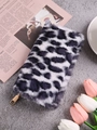 Pluche portemonnee met luipaardprint en gouden rits in een stijlvolle setting - Blauw