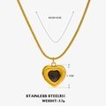 Collana in acciaio inossidabile dorato con ciondolo a cuore in pietra nera su sfondo bianco - Solo Collana a Cuore 029