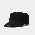 Detalle de la gorra militar negra vintage con parte superior plana y textura de lona - Negro