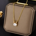 Minimalistische roségoldene Titankette mit einem Vier-Klauen-Solitär-Zirkonia-Anhänger - Gold