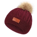 Bonnet en maille bordeaux pour enfant avec pompon en fausse fourrure et écusson cuir - 40-50CM / Bordeaux