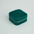 Portable dark green velvet square jewelry box with golden zipper closure and soft lining - Square / Green