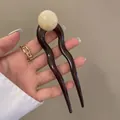 U-vormige haarspeld in donkerbruin met een witte marmeren kraal voor modern kapsel - Parel Bal Decor / Transparant Zwart Wit U-Haarpeld