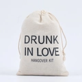 Beige linen hangover kit drawstring bag with Drunk in Love print for wedding favors - DRUNK IN LOVE / 10*15cm