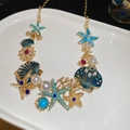 Collana con ciondolo a stella marina dorata con perle e turchese su vassoio - Collana Stella Marina Conchiglia Corallo (Oro-Blu)