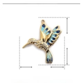 Dettaglio del ciondolo a colibrì in acciaio dorato con smalto blu e strass lucidi - YE750-1-Colibrì Blu