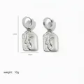 Detailansicht der silbernen Gesichtsprofil-Ohrringe mit Maßen 3,9cm x 1,5cm und 10g Gewicht - Silber Gesicht