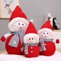 Set di tre pupazzi di neve in peluche rossi con sciarpe grigie per decorazione natalizia - Stile Nordico (Famiglia di tre pupazzi di neve rossi)