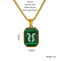 Détail du collier Taureau en acier inoxydable plaqué or 18 carats avec malachite et cristaux - Taureau
