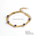 Dettaglio del bracciale a catena serpente in acciaio placcato oro 18K con cinque gemme blu - Blu