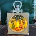 Weiße Weihnachtslaterne mit Weihnachtsmann-Motiv und warmgelbem Lichtdekor - Weihnachtsmann / Weiß