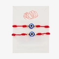 Zweiteiliges Set rote Armbänder mit blauem Auge auf weißer Grußkartendisplay - Rotes Böses Auge - 2er Set