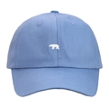 Détail de la broderie d'ours polaire blanc sur une casquette de baseball bleu clair - Bleu Ciel