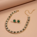 Conjunto de collar y pendientes dorados con gemas verdes esmeralda y detalles de circonio - Conjunto de 2 piezas Collar Pendientes / Verde