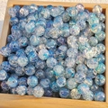 Blue and purple crackle glass beads for DIY jewelry making in a wooden tray - M75# Purple Magic Blue [8MM Water Dyed]