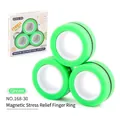 Set di tre anelli magnetici antistress verde brillante con scatola originale - 35.0g / 168-30 Verde