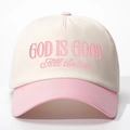 Gros plan détaillé de la broderie rose sur une casquette de baseball bicolore crème - Blanc Cassé et Rose