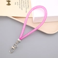 Roze geweven mesh koord met strass details en zilveren sluiting op decoratief dienblad - Rozerood
