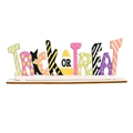 Decorazione in legno Trick or Treat per Halloween con motivi geometrici colorati - DOLCETTO O SCHERZETTO