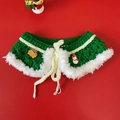 Collier de Noël tricoté pour animaux en vert avec bordure en fourrure et breloques de fête - Cape de Noël Verte