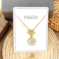Collar de acero de titanio con cierre OT y colgante de flor de nácar elegante - Dorado (X918)