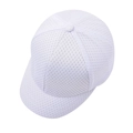 Primer plano de gorra de béisbol de malla blanca con textura transpirable y visera corta - Gorra de béisbol de ala corta / Blanco