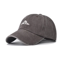 Cappellino da baseball in cotone lavato grigio scuro con ricamo minimalista di cime montuose - Regolabile / caffè